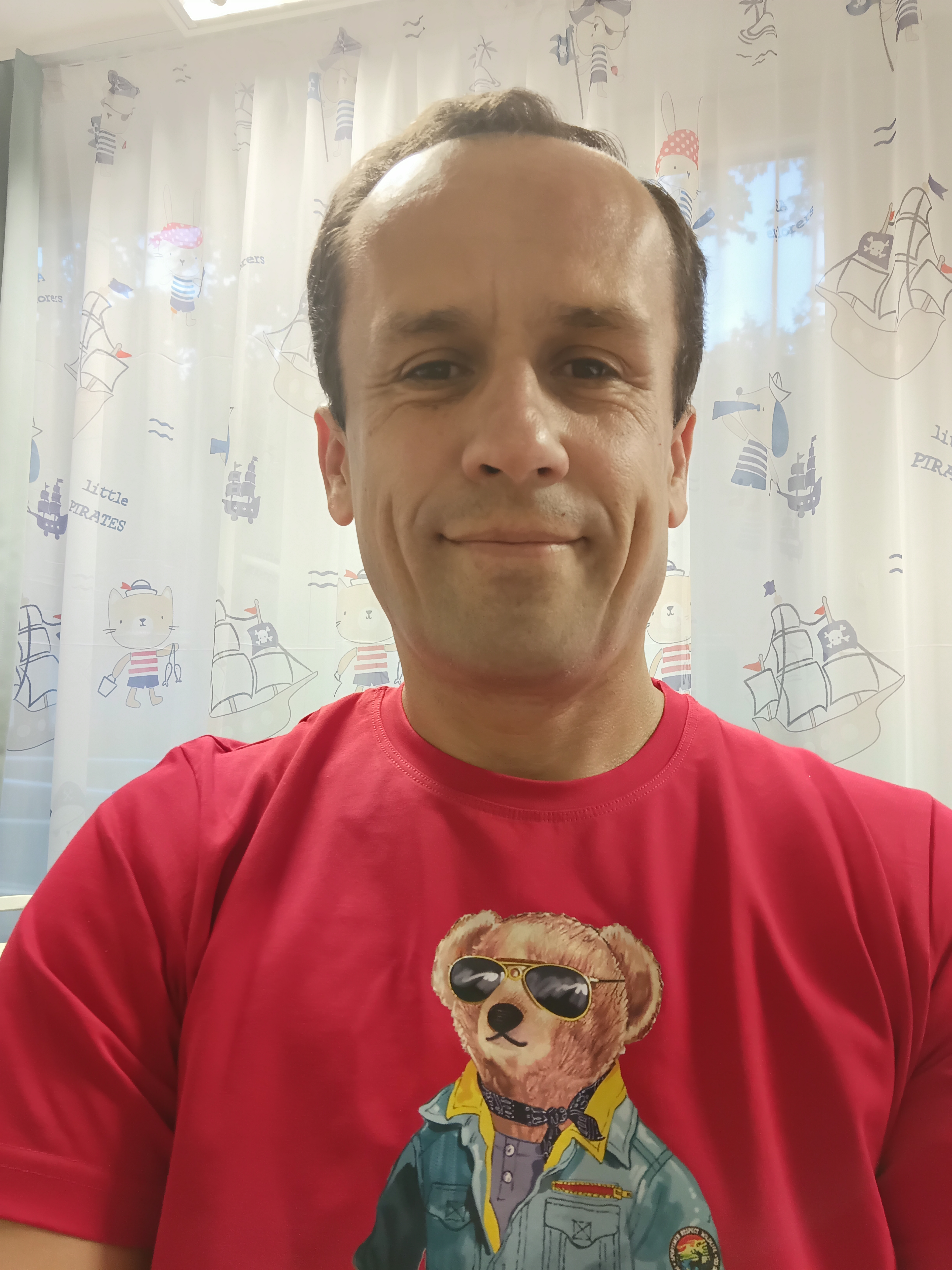 A rendelést vezető gyermekorvos a rendelőben